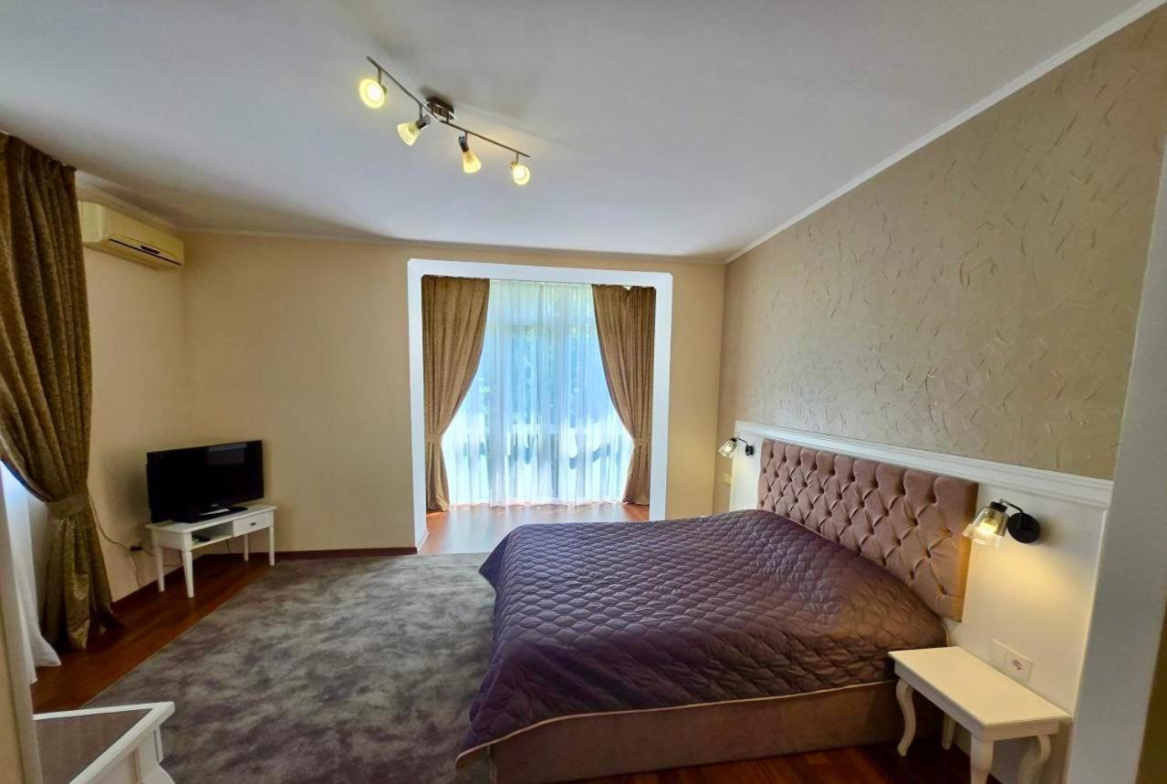 Helen Hotel Mykolaiv Exterior photo